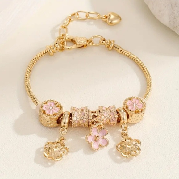Jewelry - New Elegant 18k Gold Plated Charm Bracelet